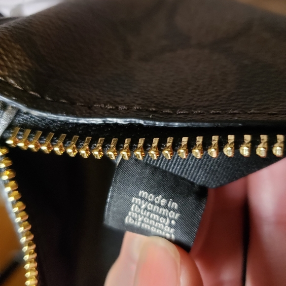 100% Authentic Coach Skylar Hobo Signature Bag - Picture 6 of 13